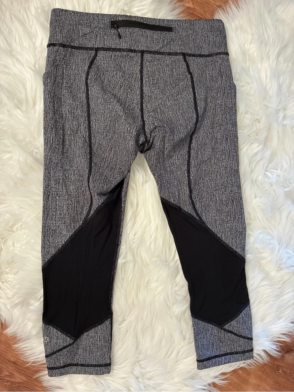 Lululemon Pace Rival Crop 22” Sz 10 Black & White  Activewear